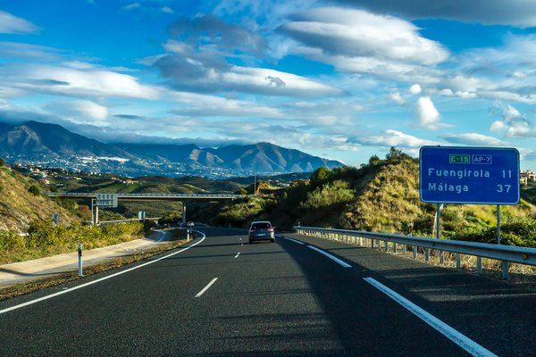 Comment les dispositifs de détection de l'alcoolémie incorporés au volant peuvent-ils réduire les accidents liés à l'ivresse?